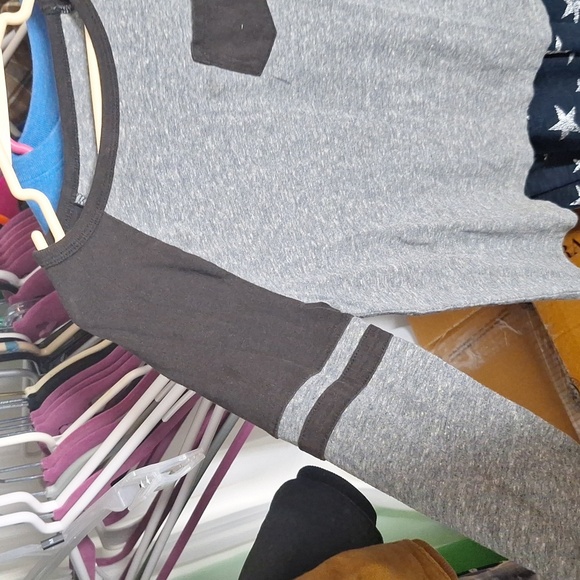 JUMPING BEANS SIZE 6 GRAY AND BLACK LONG SLEEVE - Picture 2 of 4